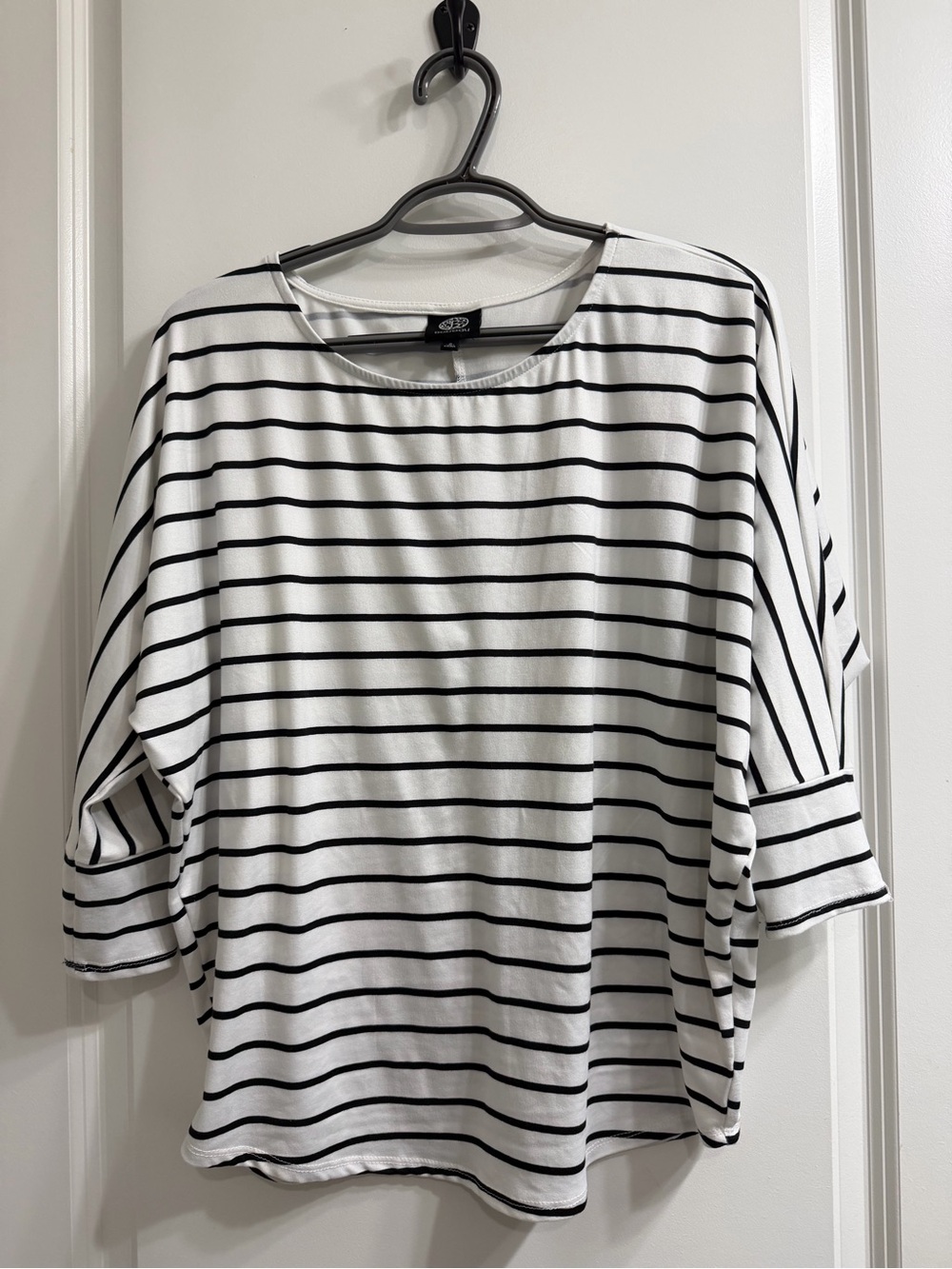 bobeau Black and White Striped Dolman Sleeve Tunic Sz S